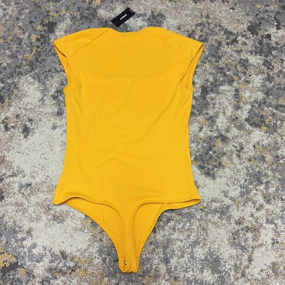 Body Contour High Compression Scoop Neck Cap Sleeve Bodysuit - Picture 5 of 5